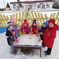 Прогулка-трудовые поручения "Уборка снега на участке"